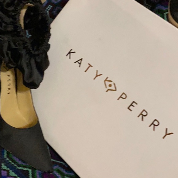 KATY PERRY SATIN HEELS SZ 7 with scrunch anklecuff - Picture 2 of 5